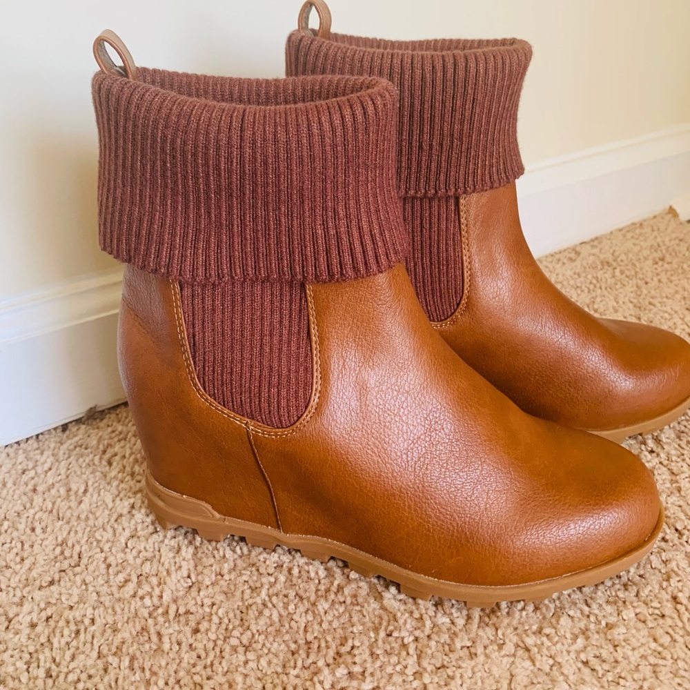 Yellow box boots size 9 women’s
